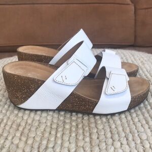 FINAL PRICE! Clarks white wedge sandals Sz 7.5
